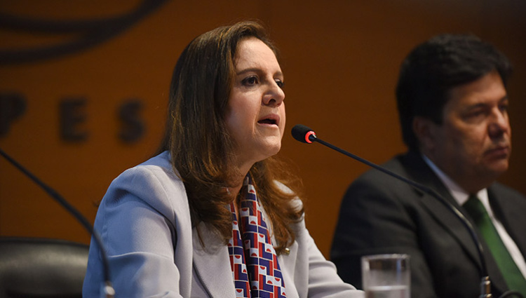 A secretária Ivana de Siqueira falou sobre a necessidade de eliminar a violência e a intolerância