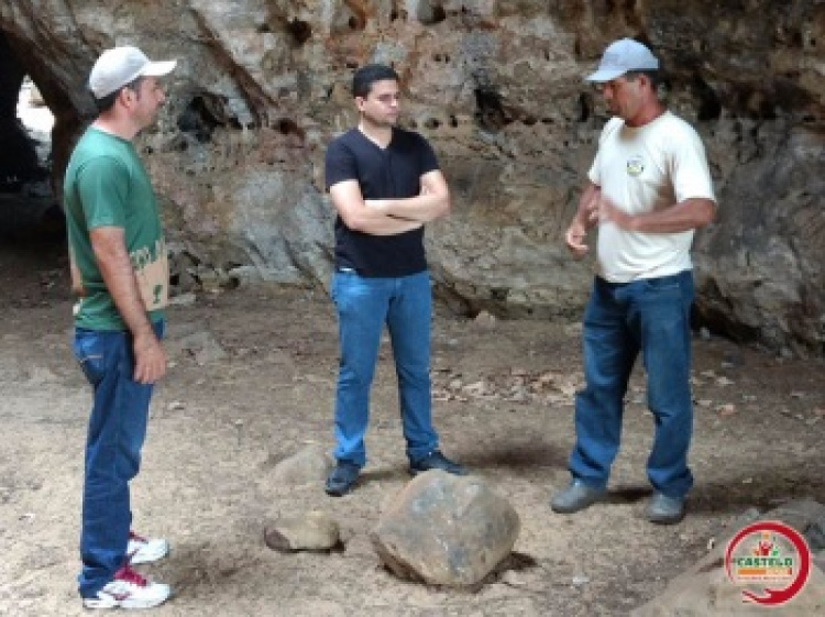 Auugusto Júnior, presidente da CONDATUR (à esq.), Anderson Lima, Sec. Mun. de Juventude Turismo Cultura Esporte e Lazer (centro) e Carlinos Azevedo, vigilante e guia do parque