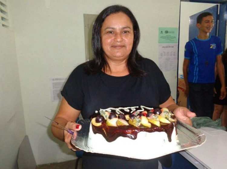 Lucineide Silva, diretora da U. E. Francisco Sales Martins em Castelo do Piauí