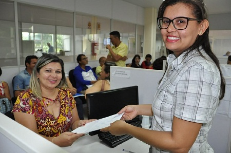 Posse de professores e nutricionistas concursados