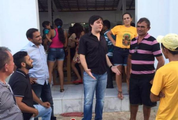 Pompilim participando de ato popular cultural no município