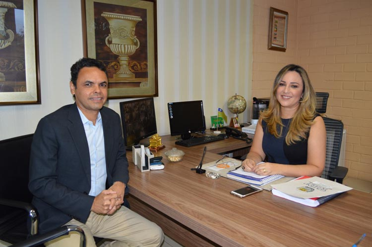Secretária de estado da Educação, Rejane Dias e  presidente da Associação Piauiense de Municípios (APPM), Gil Carlos,