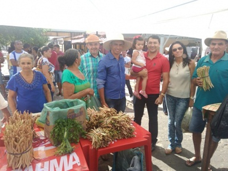 Prefeito Magno esteve no local da feira prestigiando os agricultores 
