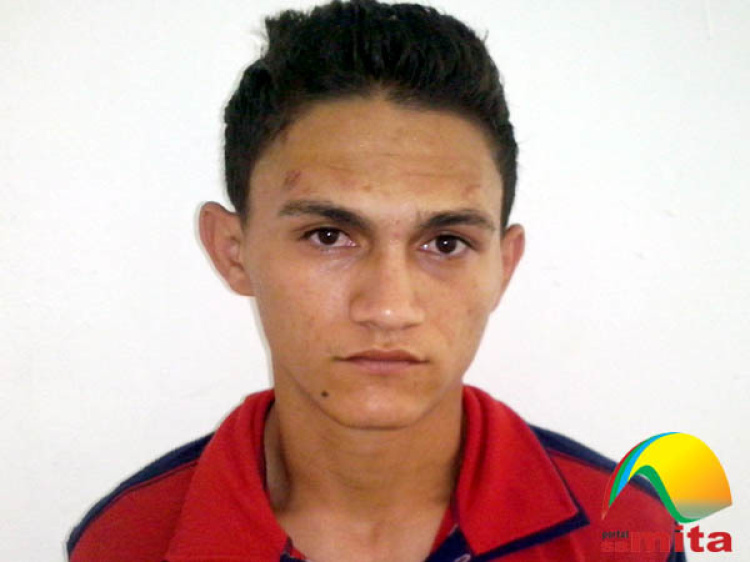 Jovem é assassinado a golpes de faca