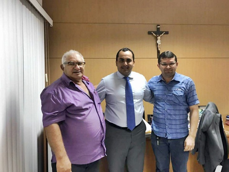 Autoridades reunidas em prol do município de Assunção do Piauí
