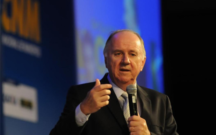 Paulo Ziulkoski,presidente da Confederação Nacional de Municípios (CNM)