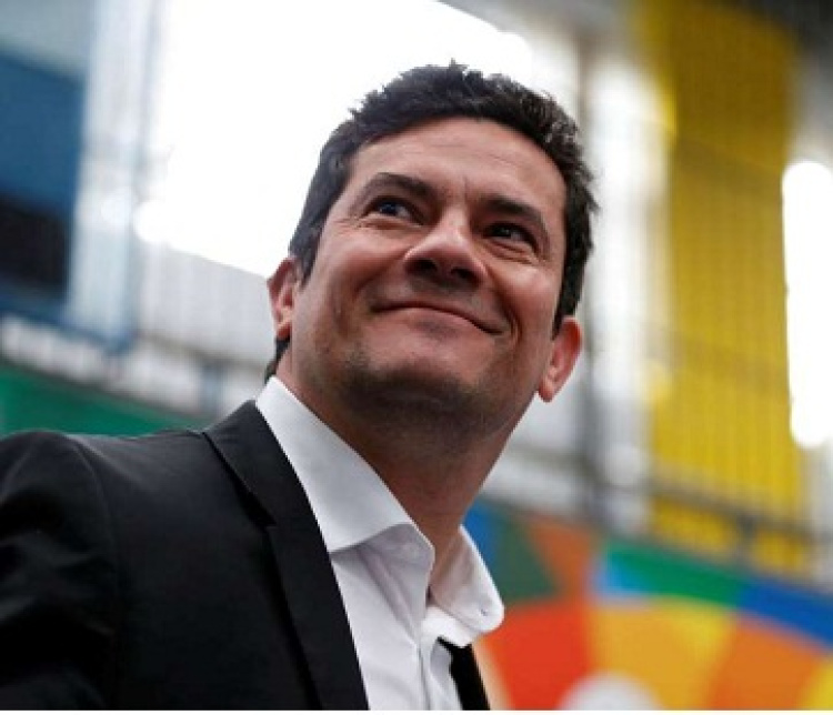 Reuters/Rodolfo Buhrer Juiz federal Sérgio Moro vota em Curitiba
