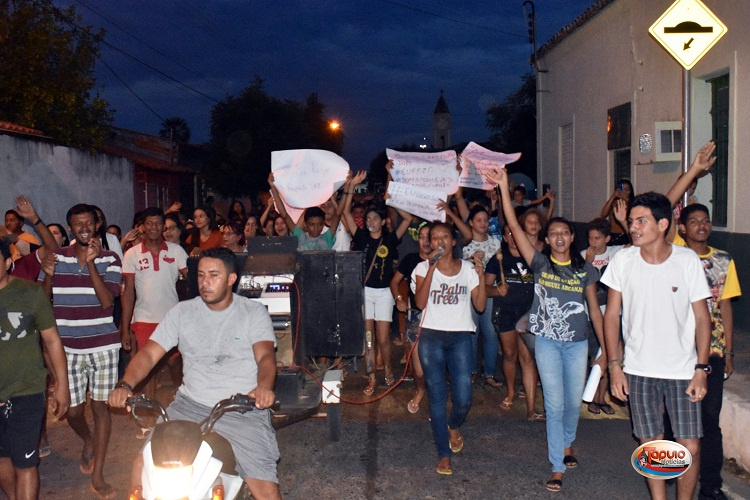 Manifestação#FicaValdeci
