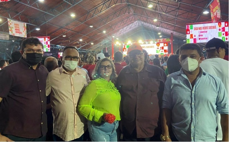 Prefeito Netinho, no evento, juntamente com vereadores aliados