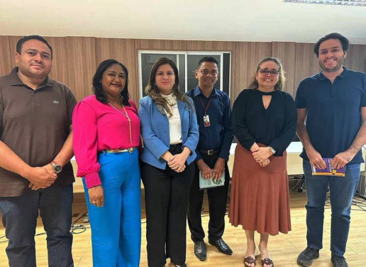 Prefeito de SMT participa de encontro do MPPI para implantação do "Projeto Acolher"