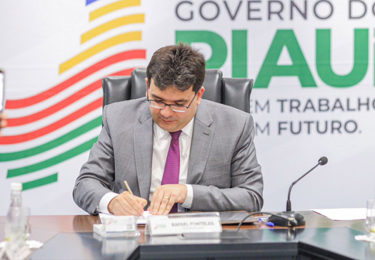 Governador assina empréstimo de R$ 600 milhões para beneficiar 200 mil famílias no Piauí