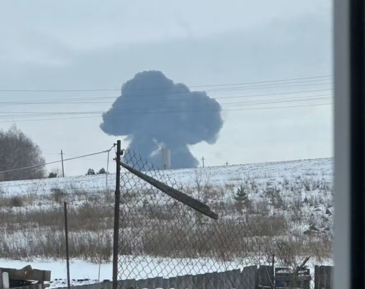 Rússia diz que avião militar que transportava 65 prisioneiros de guerra ucranianos caiu — Foto: Reprodução Twitter