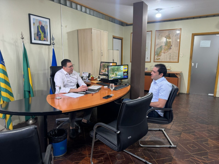 Prefeito Pompilim em reunião  com o coordenador estadual do DNOCS no Piauí (CEST/PI), Assis Rocha.