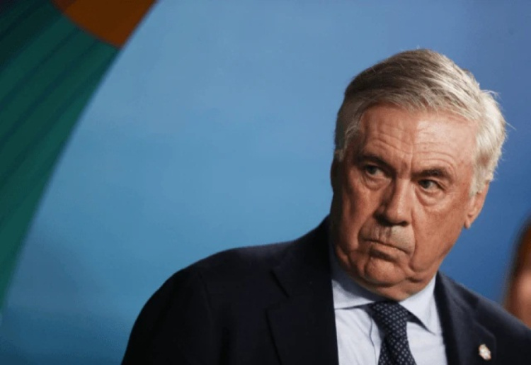 Carlo Ancelotti em jogo do Brasil contra o Paraguai 10/6/2025 REUTERS/Jean Carniel